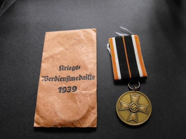 Cruz del Mérito Militar con el sobre