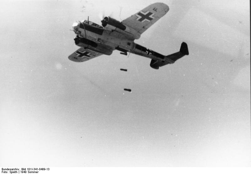 Un Dornier DO 17Z lanzando bombas sobre Francia. 21 de junio de 1940