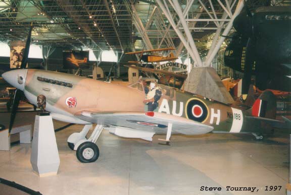 Supermarine Spitfire. Nº de Serie CBAF.IX.2161, NH188 AU-H conservado en el Canada Aviation Museum en Rockcliffe, Ontario, Canadá