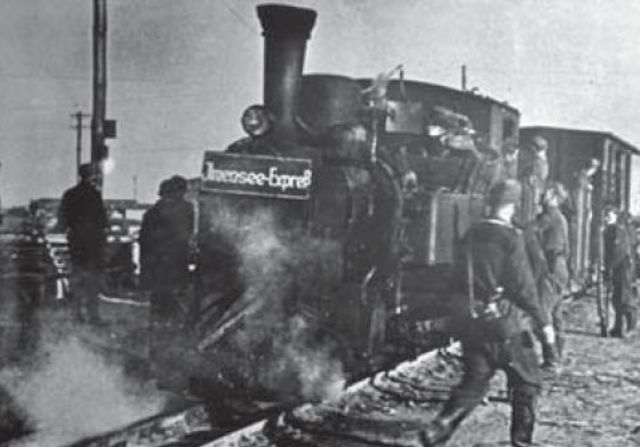 Tren de suministros alemán conocido como el Illmensee-Express partiendo hacia el frente