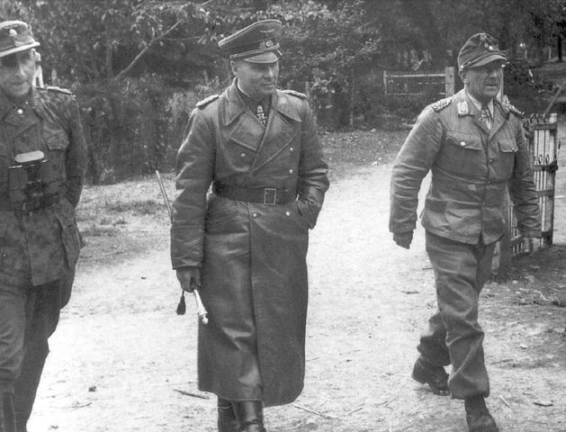 El Generalfeldmarschall Rommel en Normandía. A la izquierda Paul Hausser comandante del II SS Panzer Korps, a la derecha Eugen Meindl, comandante de II Cuerpo Paracaidista