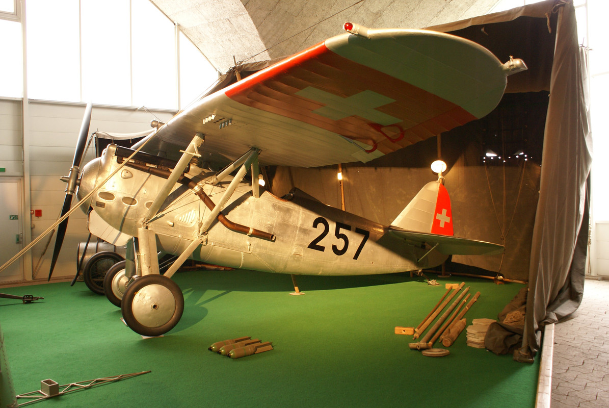 Dewoitine D.27 III con número de Serie 257 conservado en el Browsing the Air Force Museum de Dübendorf, Suiza
