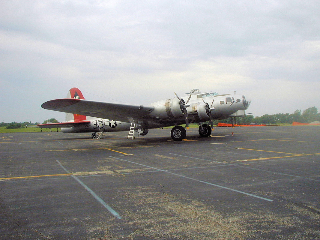 Boeing B-17G-105-VE con número de Serie 44-85740 Aluminum Overcast. Conservado en el The Experimental Aircraft Association en Oshkosh, Whichita