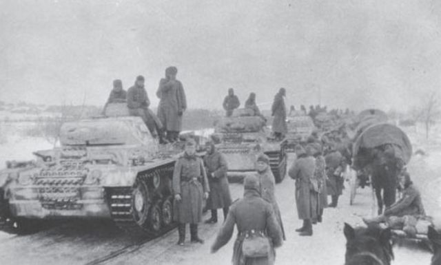 Panzer III del Kampfgruppe Crissoli de la 8ª Panzer Division en Kholm