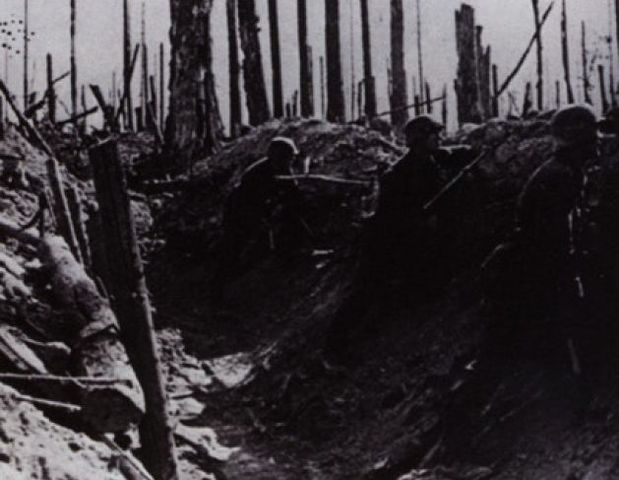 Infantería alemana en una posición defensiva en el frente de Volkhov. Primavera de 1942
