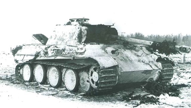 Panther Ausf. A de la división Grossdeutschland puesto fuera de combate en Prusia Oriental. Febrero de 1945
