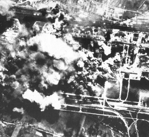 Bombardeo aliado de una zona industrial alemana