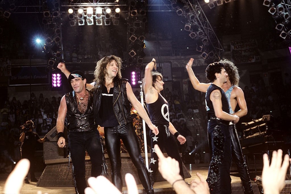 Bon jovi концерт видео. Группа bon Jovi. Bon Jovi 1989 Live. Bon Jovi 1988. Джон Бон Джови 1989.