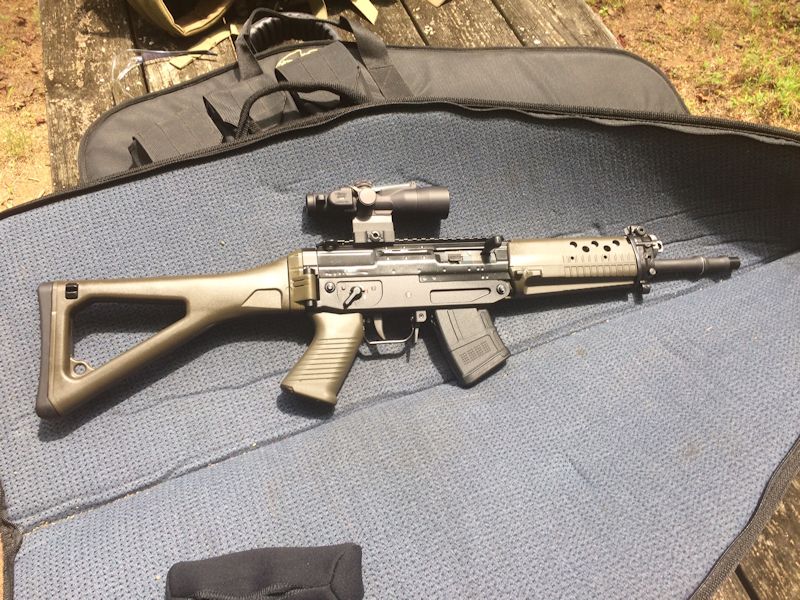 vickers Swiss Arms SG 553 R in 7.62 X 39mm. Takes AK mags sig