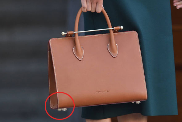   Meghan Markle forgot to remove plastic in his new bag 