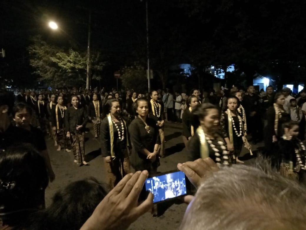 Barisan wanita ikut kirab malam 1 suro