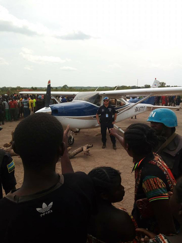 Wagner_Cesna_plane_held_up_by_villagers_in_Rebel_areas