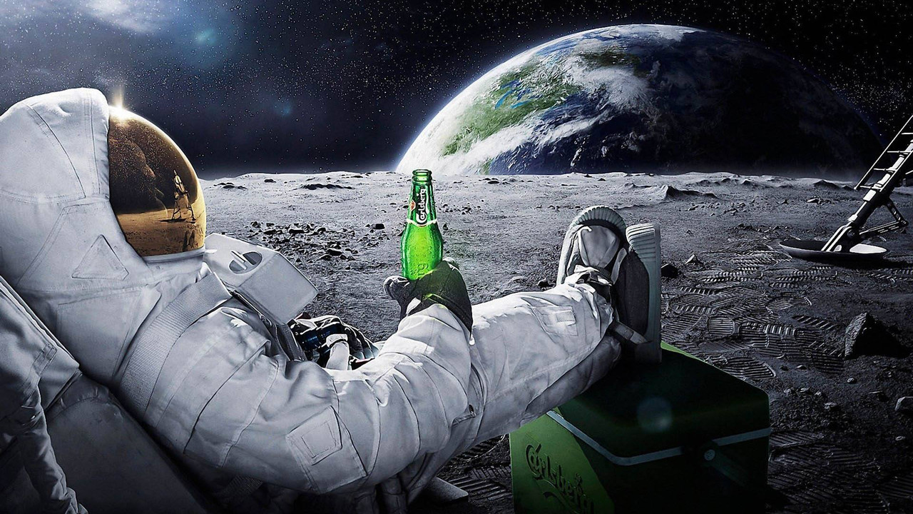 Astronauta_cerveza_espacio_Luna_Tierra