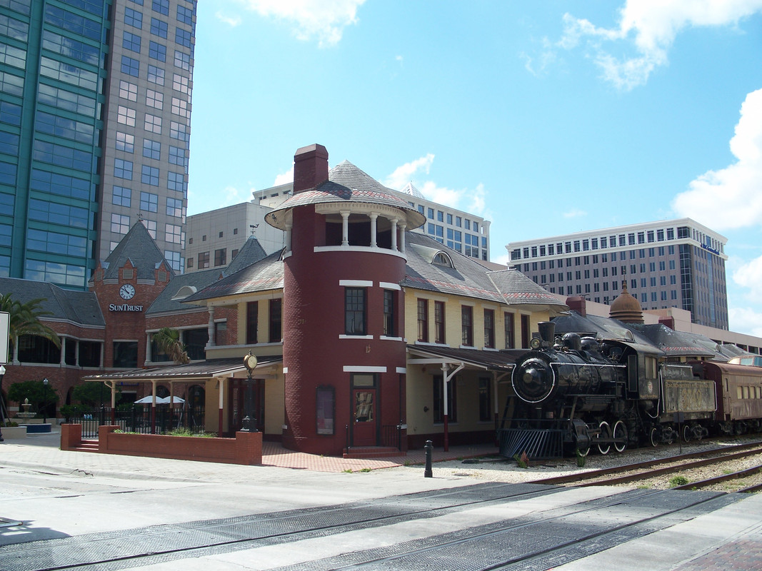 lou pearlman train station