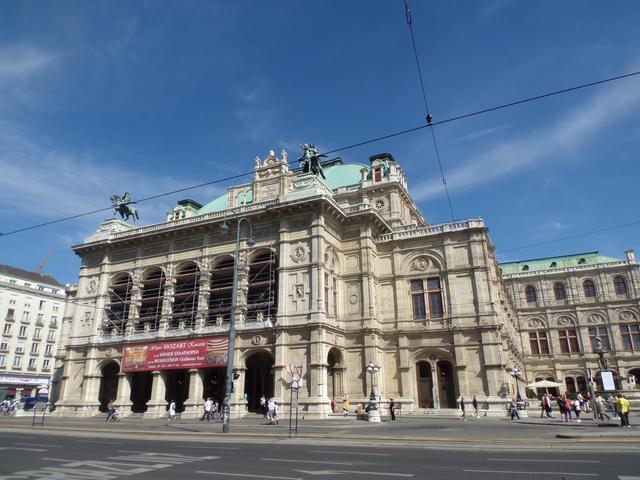 Viena - Bratislava - Praga - Blogs de Europa Este - Viena:de Karsplatz hasta el Museumquartier pasando por la Opera, Hofburg y más. (7)
