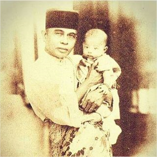 sultan iskandar shah dengan cucu