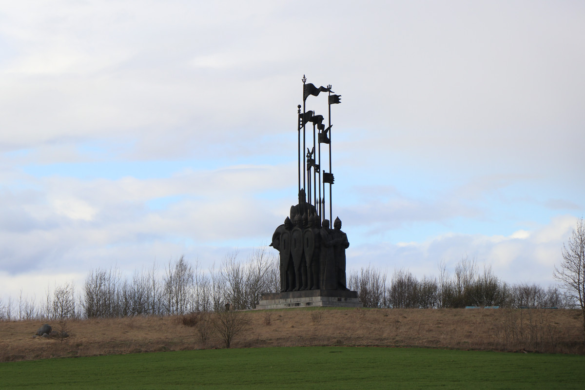 Памятник невскому в пскове фото