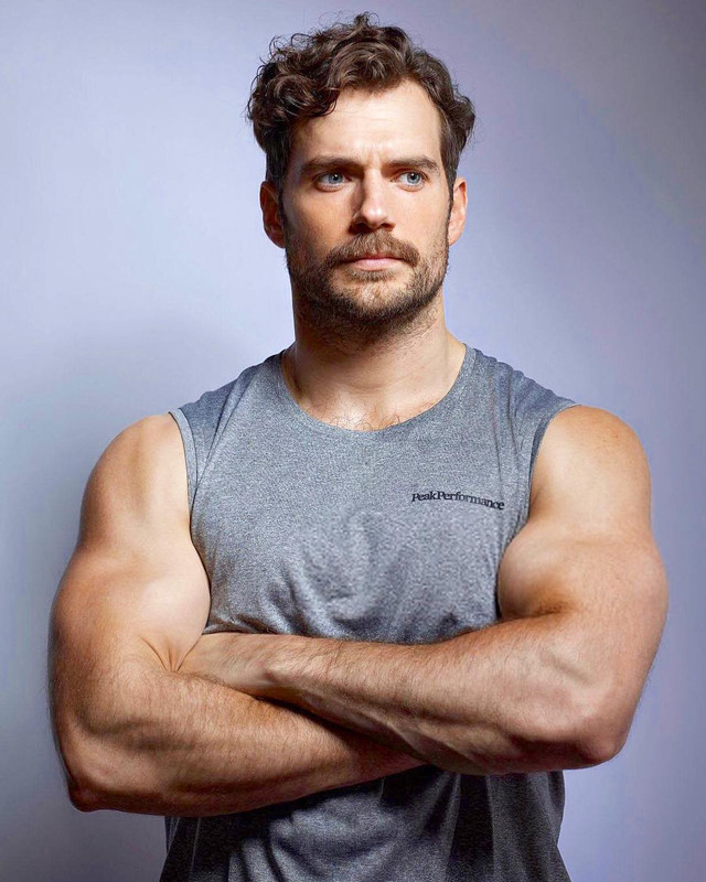 640px x 800px - Henry Cavill arm porn - famousmales