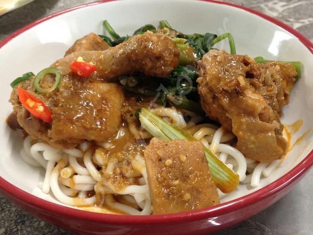 [Image: 04_Eat.jpg]